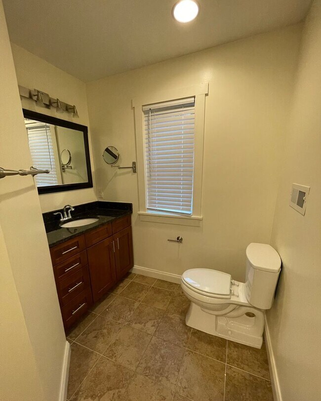 Foto del edificio - Super Convenient Kenilworth Location! 3 Be...