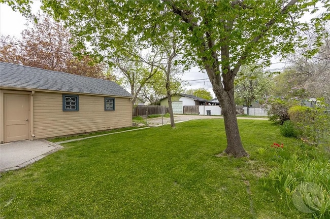 Building Photo - 424 Miles Ave