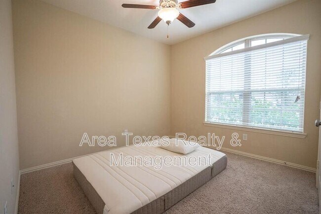 Foto del edificio - 3730 Ember Falls Ln