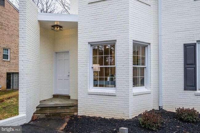 Building Photo - 7440 Arrowood Rd