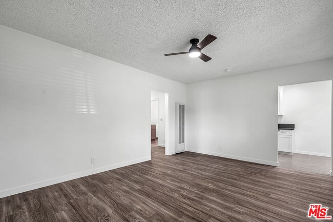 Building Photo - 1105 W 134th St