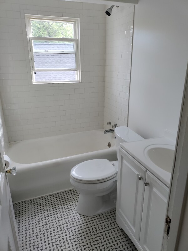 2030 Farnham Rd Unit 1, Toledo, OH 43607 Room for Rent in Toledo, OH