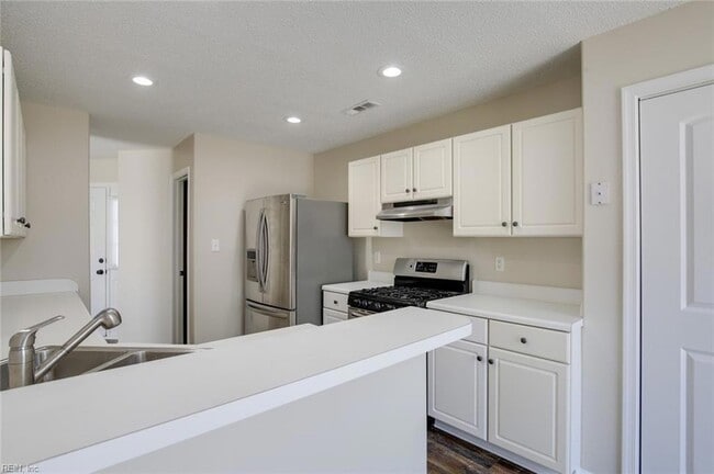 Building Photo - 708 Fallcreek Run