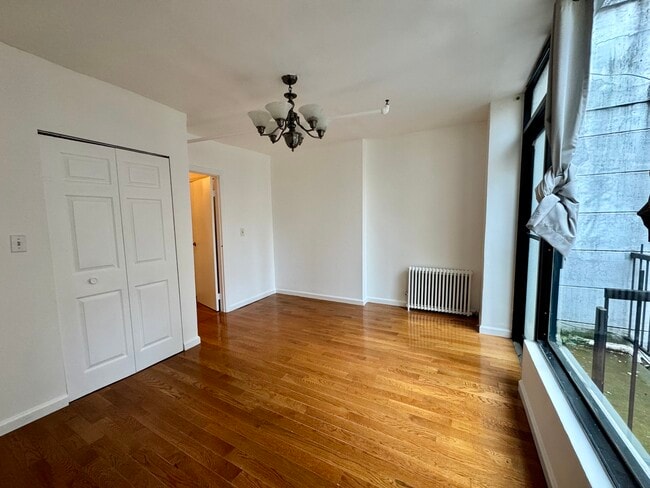 Foto del edificio - 303 E 53rd St