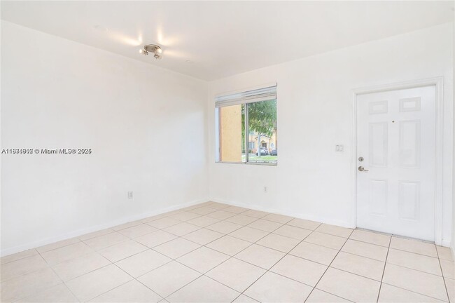 Building Photo - 1538 SE 24th Ct