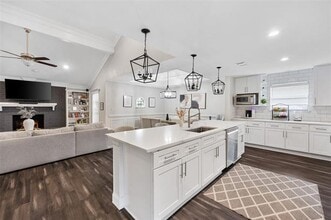 Building Photo - 6419 Wrenwood Dr