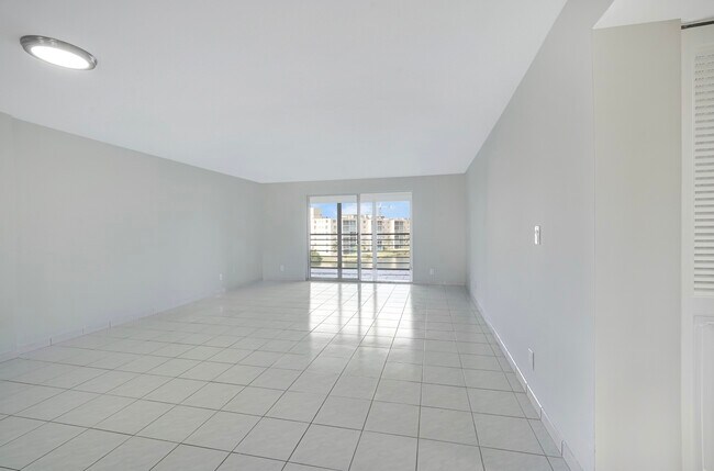 Dining/Family Room - 141 SE 3rd Ave