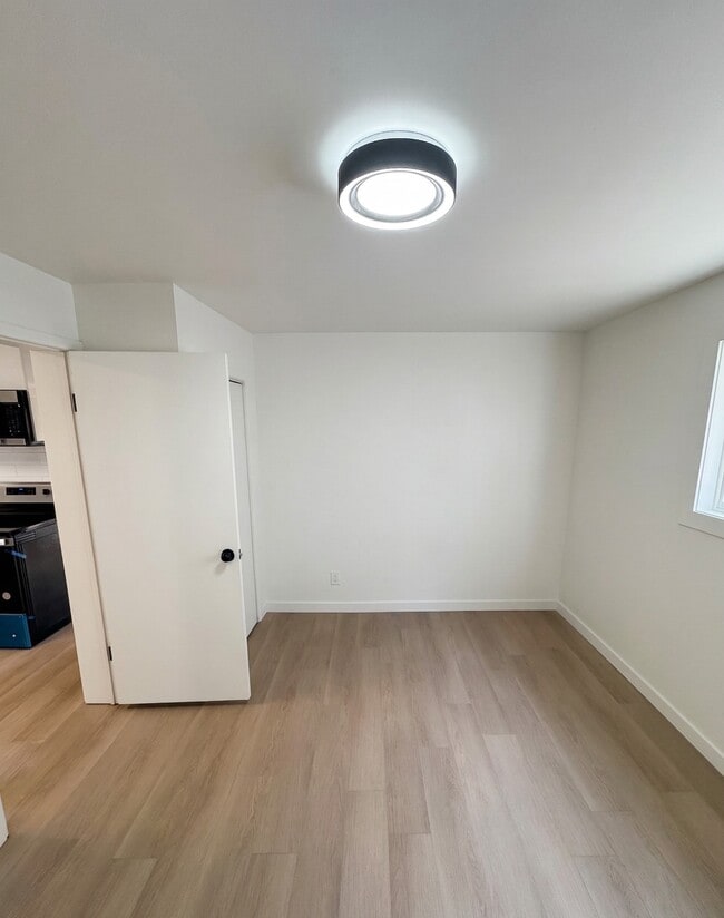 Building Photo - 137 Oakdale Ave