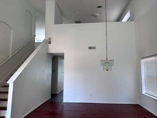 Foto del edificio - 4 Bedroom 3 full baths in Arl just off 360