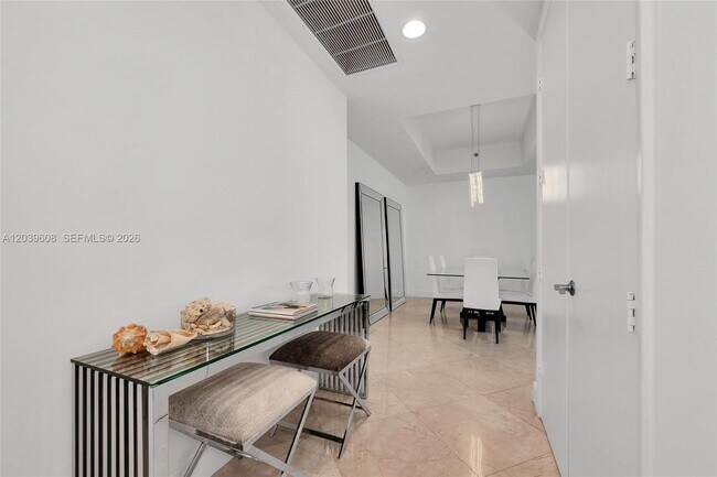 Building Photo - 16001 Collins Ave