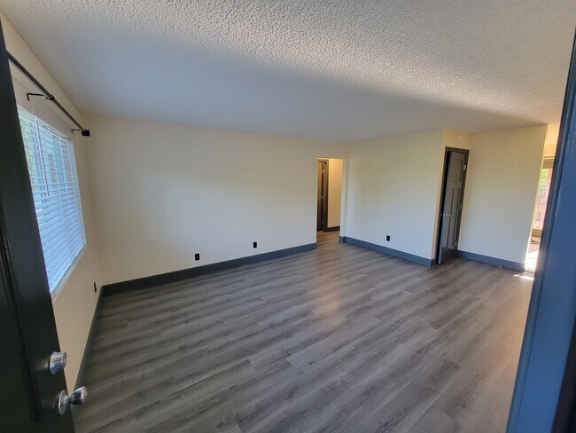 Foto del edificio - 1343 NW Drake Way