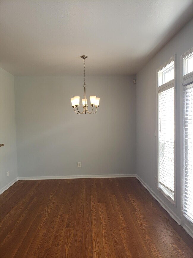 Foto del edificio - 2472 Redmayne Ln