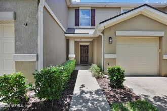 Building Photo - 452 Walnut Dr