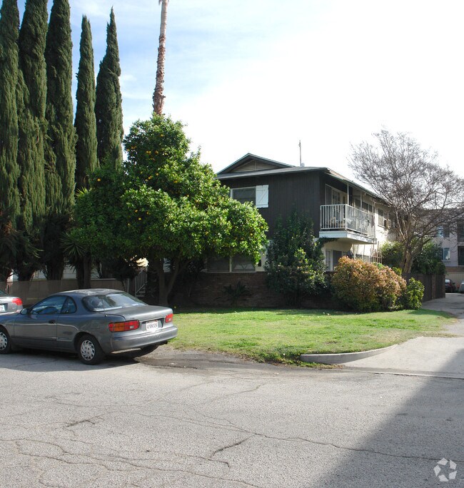 total tree obstruction, car and cans as well. This is the best poss. shot - 5416 Vantage Ave