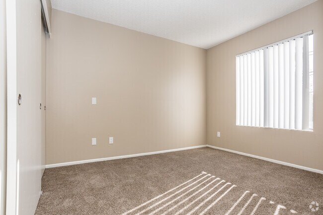 1BR, 1BA - 650 SF - 127 W Cypress St