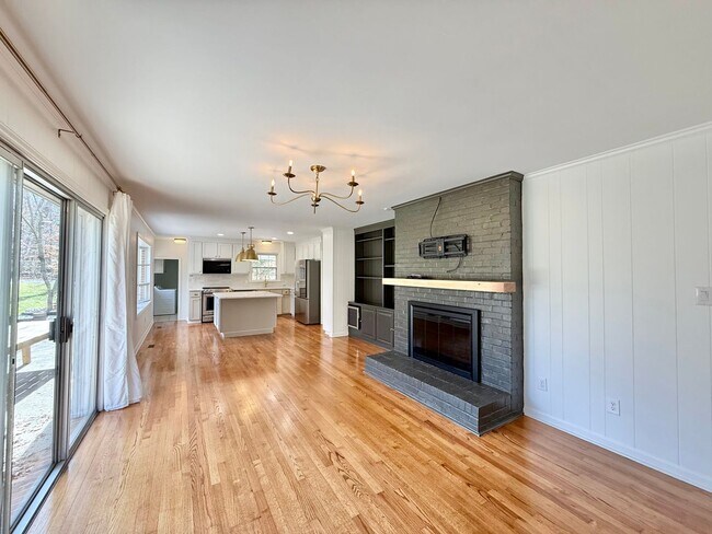 Foto del edificio - Gorgeous 3BD, 2.5BA North Raleigh Home on a Large Lot with a 2-Car Detached Garage in a Prime Loc...