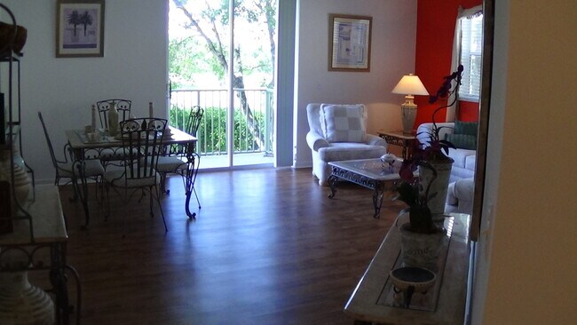 Building Photo - Ask About Our Manager Special!!