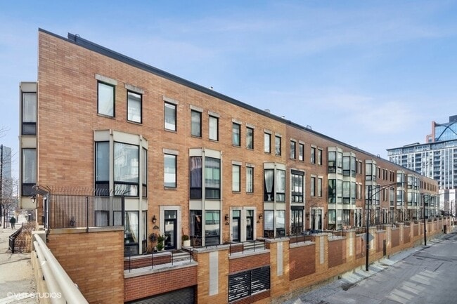 Building Photo - 641 W Wayman St