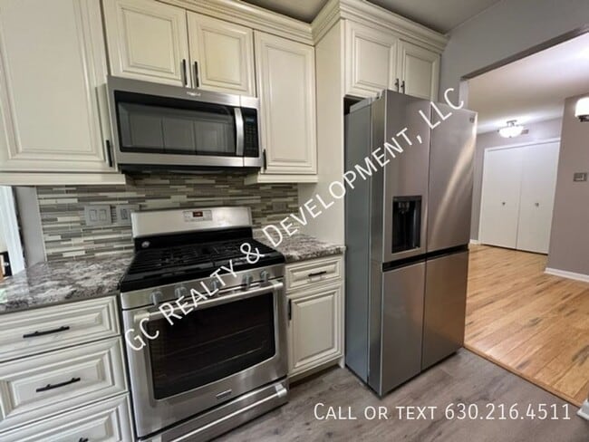 Building Photo - 2442 Charleston Dr