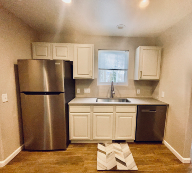 Building Photo - 171 Burgundy Cir