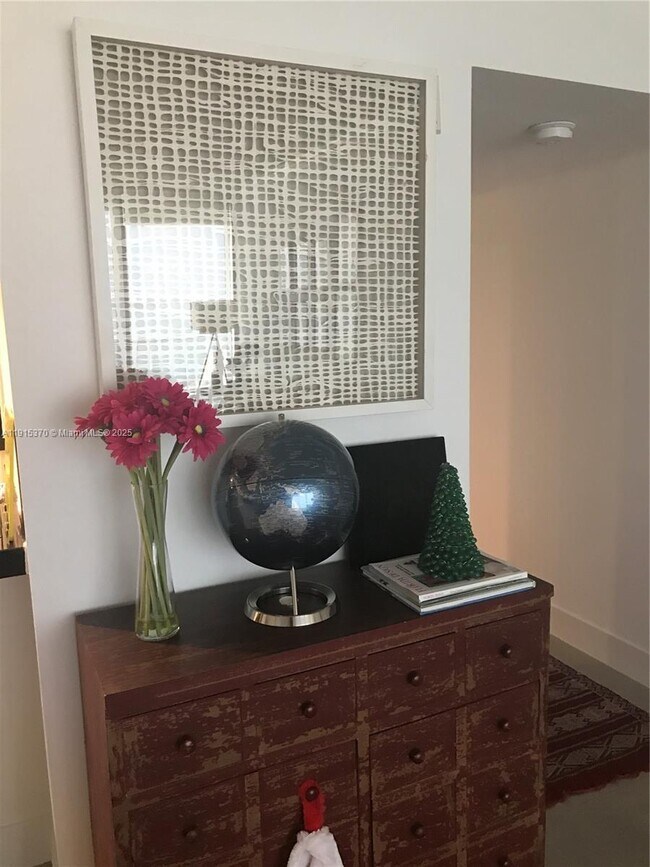 Foto del edificio - 555 NE 15th St