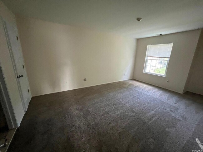 Building Photo - 2 Fairview Cir