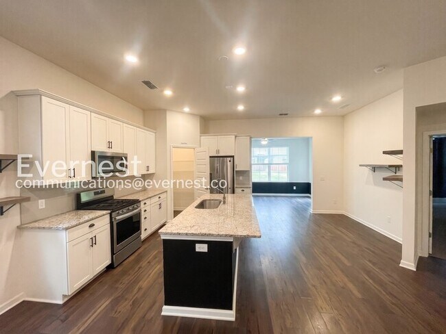 Foto del edificio - 3 Bed/3 Bath Townhome with Garage / Available Now!