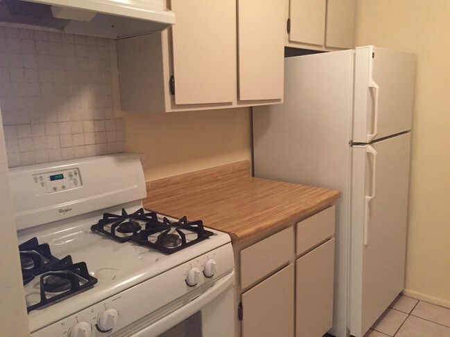 Foto del edificio - 222 Shorewood Dr