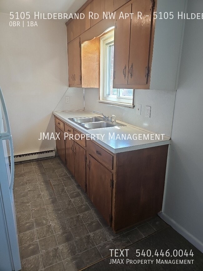 Foto del edificio - 5105 Hildebrand Rd NW