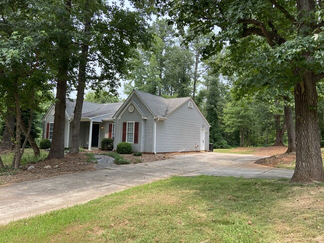 Building Photo - 3340 Centerville Rd