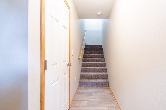 Foto del edificio - 2 Bedroom 2 Bathroom Town House - End Unit