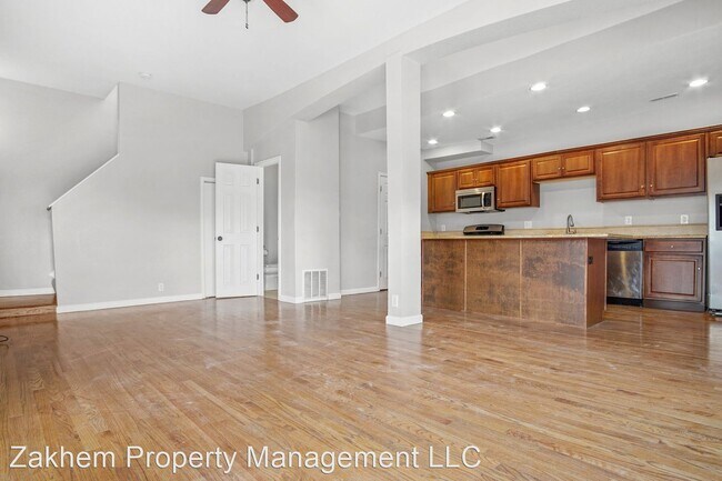Building Photo - 2 br, 1.5 bath House - 100 Galapago Street