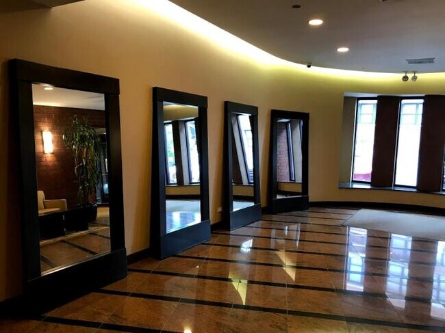 Foto del edificio - 2 bedroom in Chicago IL 60614