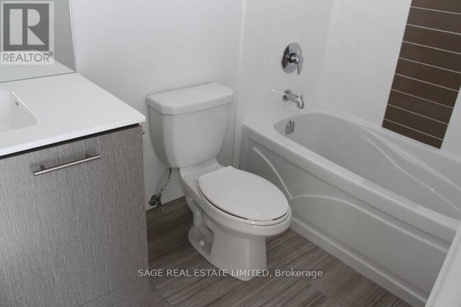 Building Photo - 435 Richmond St W