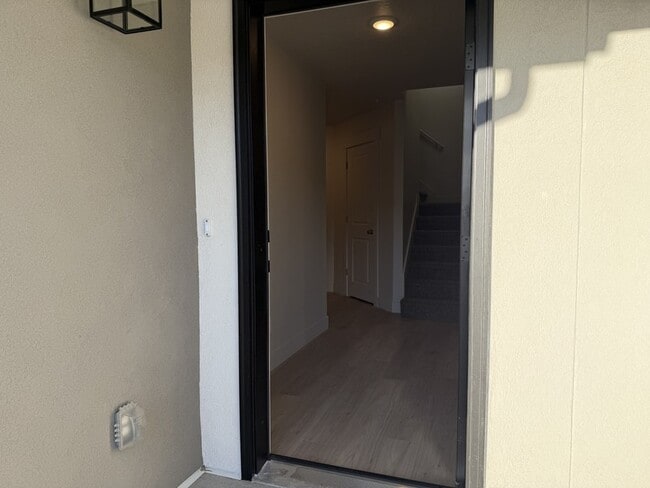Building Photo - 4013 S Woodland Ave