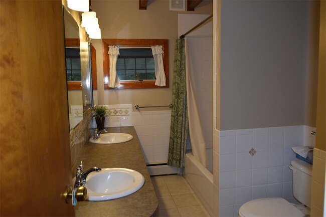 Foto del edificio - 336 S Pleasant St