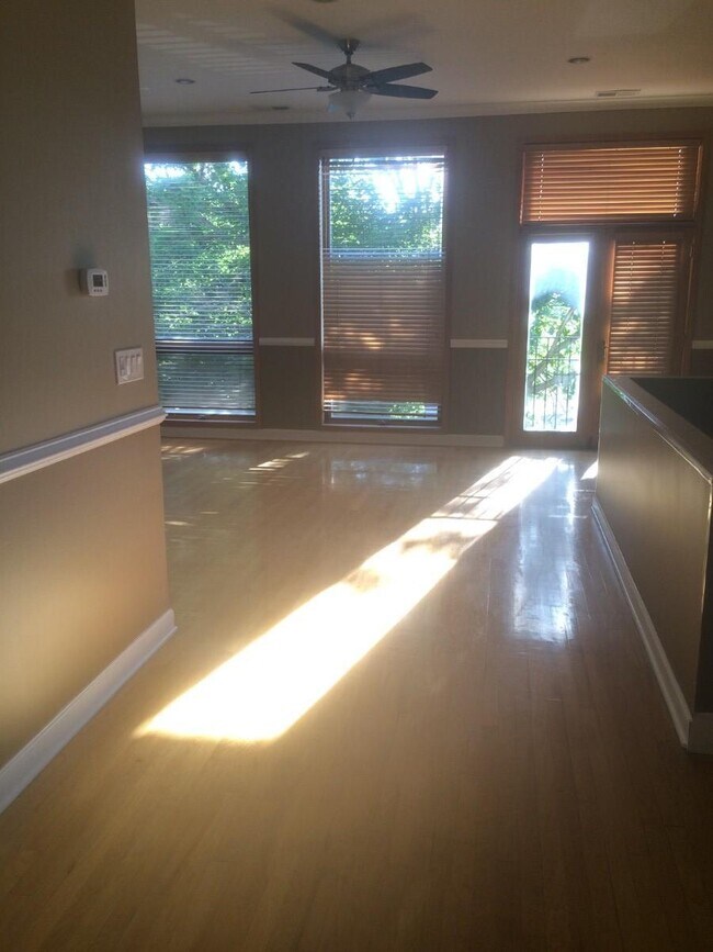Foto del edificio - 1537 N Fairfield Ave