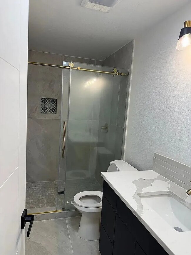 Foto del edificio - This newly remodeled home