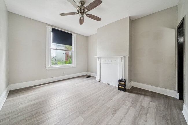Building Photo - Spacious 4 bedroom renovation home