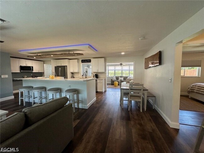 Building Photo - 723 Sabur Ct