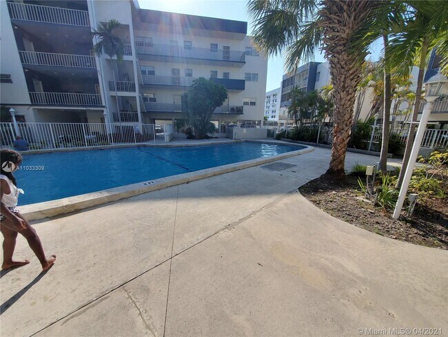 Foto del edificio - 16750 NE 10th Ave