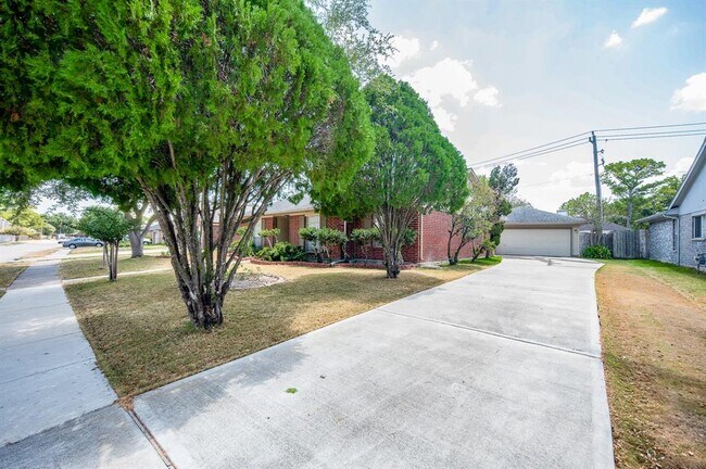 Foto del edificio - 13211 Rosstown Dr