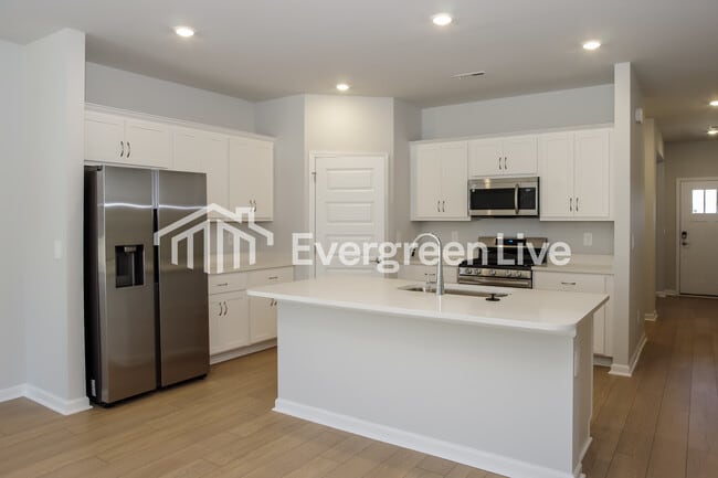 Building Photo - 14729 Mountain Strm Dr