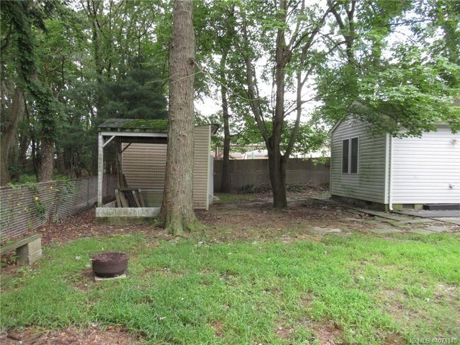Building Photo - 913 Harrison Rd