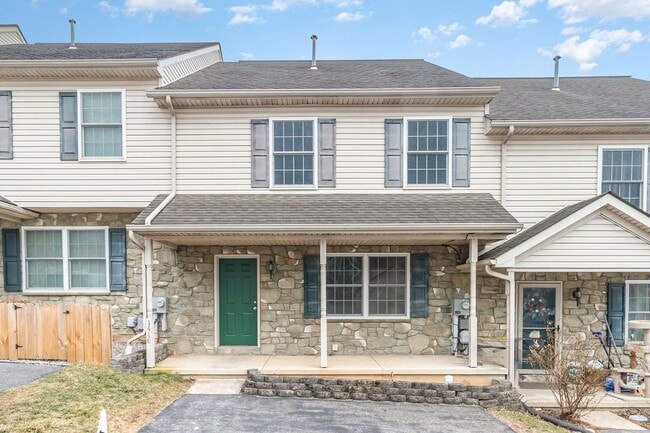 Building Photo - 1440 Lakeside Dr