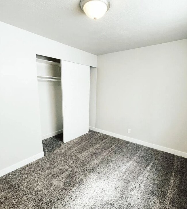 Building Photo - 31 W 1600 N