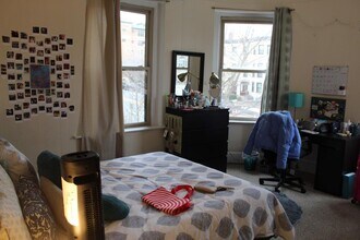 Building Photo - 923 Beacon St