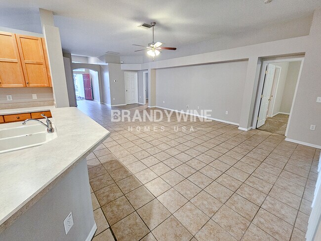 Foto del edificio - **1/2 MONTH CREDIT** New Year, New Space! ...