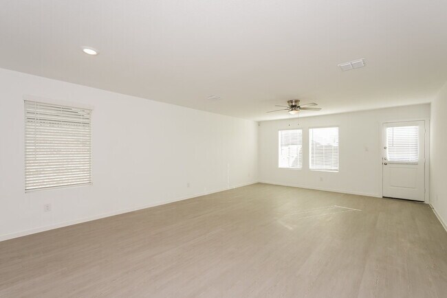 Building Photo - 1820 Javelina St