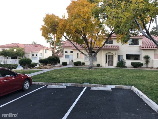 Building Photo - 2 br, 2 bath Townhome - 8032 Desire Ave